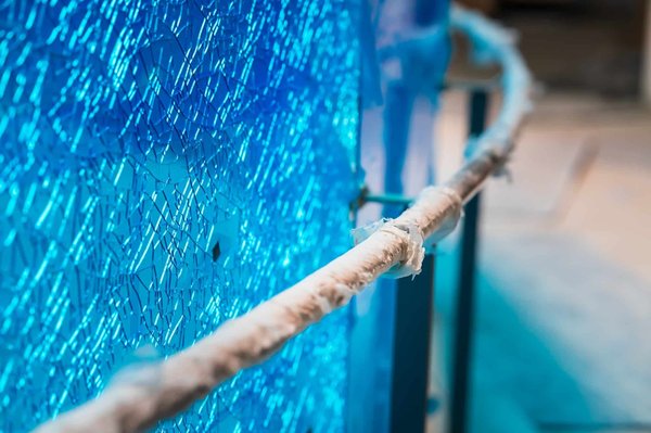 Verre trempé : Caractéristiques, avantages et applications courantes.