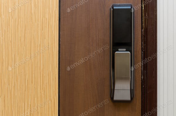 Serrure de porte d'entrée encastrable : les étapes de pose