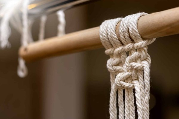 Quelles idées pour utiliser le macramé dans la décoration d'un salon bohème?